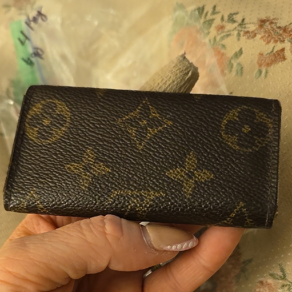 Louis Vuitton Monogram Key Holder - Picture 2 of 13